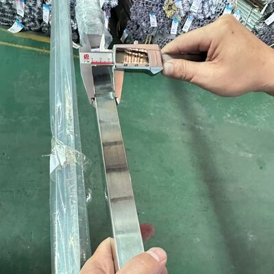 304L স্টেইনলেস স্টীল টিউব আয়না পোলিশ বৃত্তাকার বর্গাকার আয়তক্ষেত্রাকার পাইপ হ্যান্ড্রিল বিল্ডিং সজ্জা জন্য কাস্টমাইজড দৈর্ঘ্য সঙ্গে