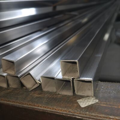 0.6mm-3.5mm বেধ আয়না সাটিন পৃষ্ঠ 201 304 316 গ্রেড 30mmx30mm স্টেইনলেস স্টীল ইনক্স স্কয়ার টিউব পাইপ